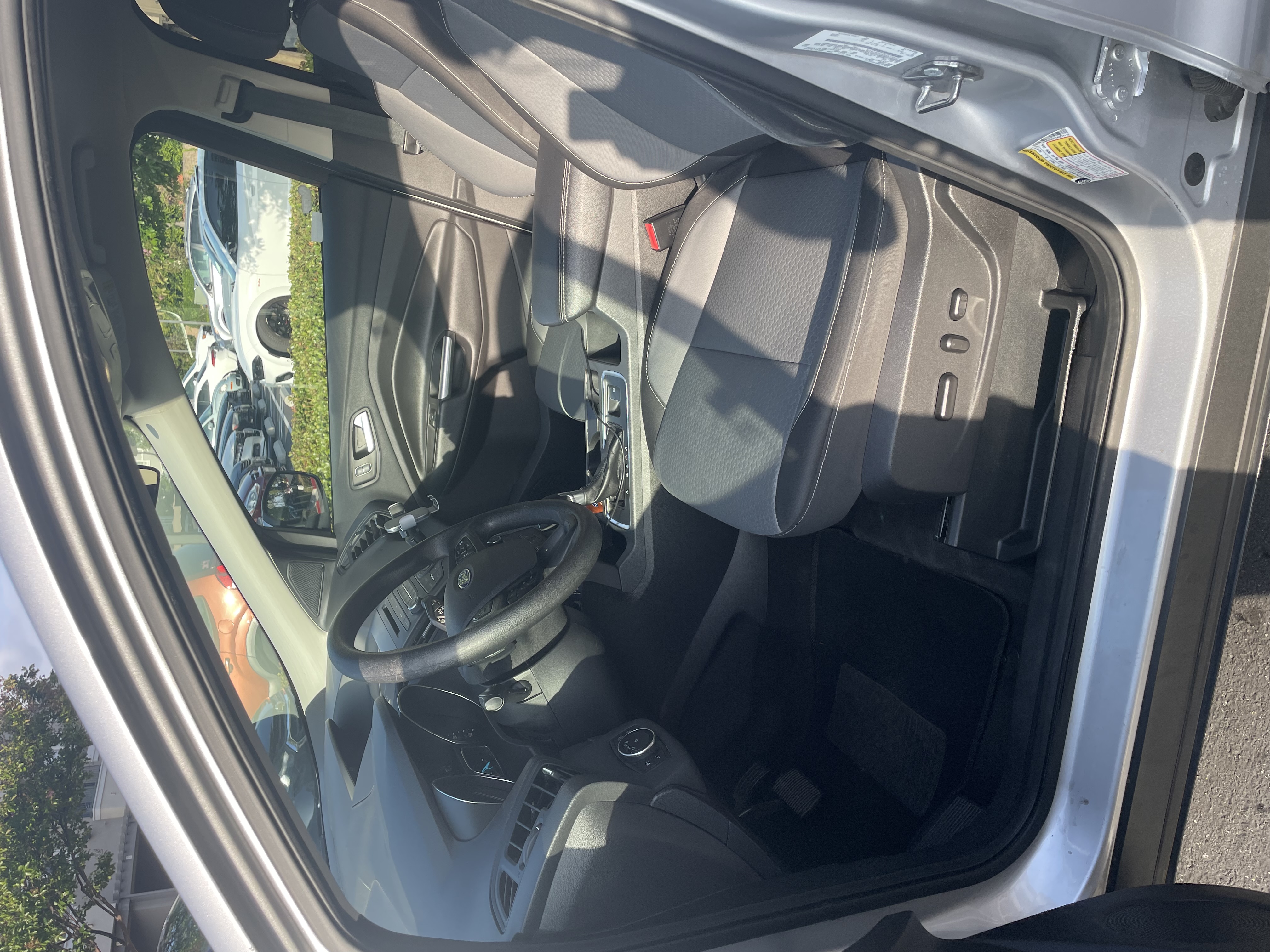 Used 2017 Ford Escape SE FWD image 6