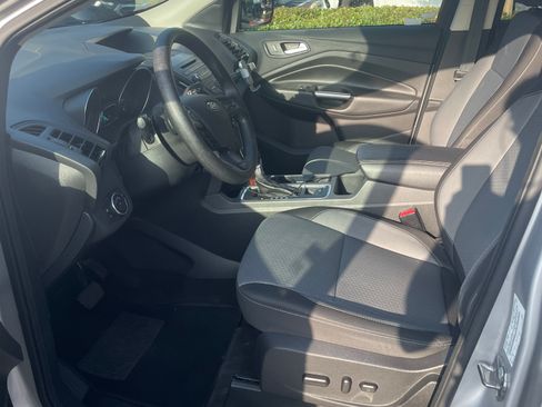 Used 2017 Ford Escape SE FWD image 6