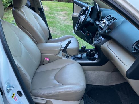 Used 2010 Toyota RAV4 Limited image 18