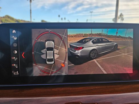 Used 2019 BMW 530e xDrive w/ Premium Package image 21