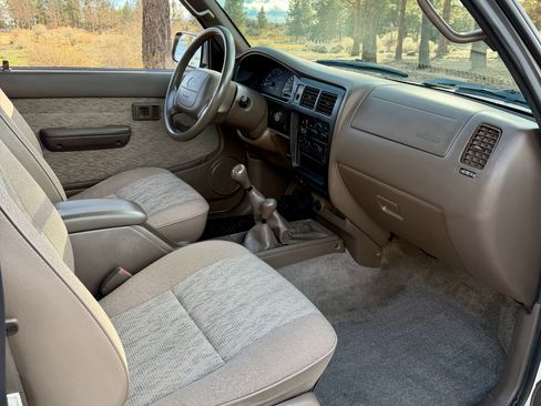Used 1999 Toyota Tacoma 4x4 Regular Cab image 31