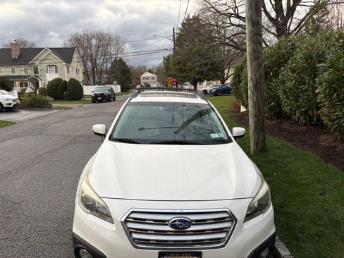 Used 2015 Subaru Outback 3.6R Limited AWD/4WD image 5