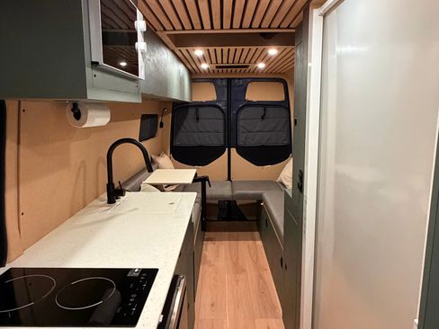 Used 2024 Mercedes-Benz Sprinter 2500 image 26