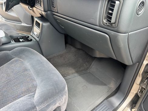 Used 2001 Chevrolet Silverado 1500 LS w/ Firm Ride Suspension Pkg RWD image 18