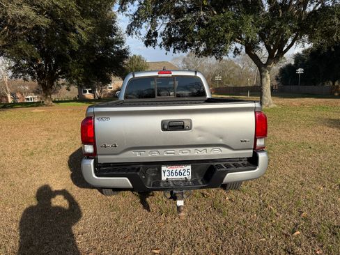 Used 2022 Toyota Tacoma TRD Off-Road image 4