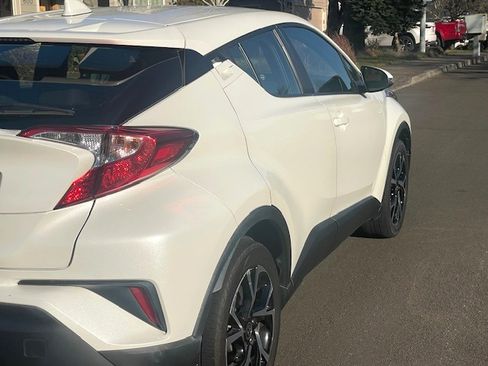 Used 2021 Toyota C-HR XLE image 17