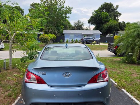 Used 2012 Hyundai Genesis 3.8 RWD image 2