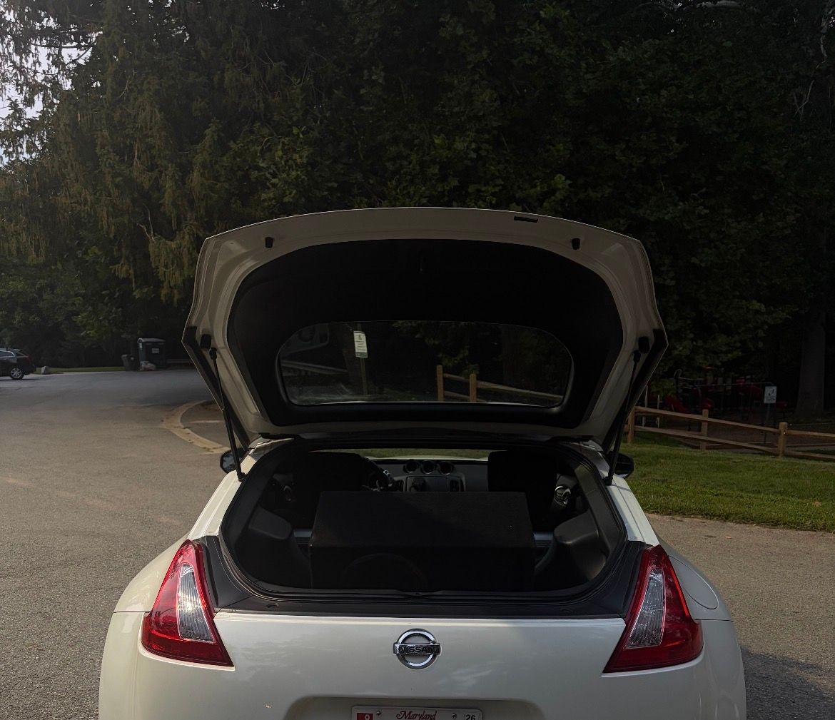Used 2009 Nissan 370Z Coupe RWD image 4