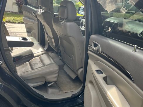 Used 2012 Jeep Grand Cherokee Laredo RWD image 15