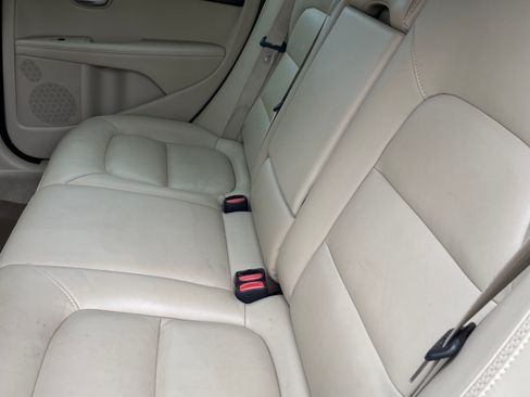 Used 2015 Volvo XC70 T6 Platinum w/ Climate Package image 12