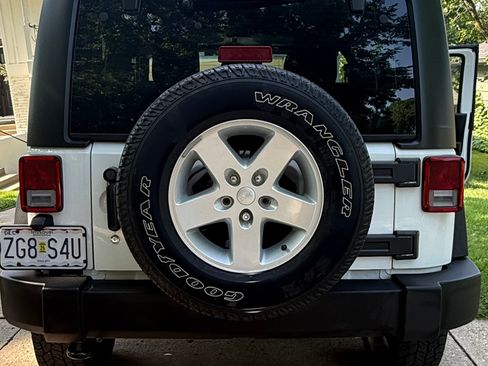 Used 2017 Jeep Wrangler Sport w/ Quick Order Package 24S AWD/4WD image 9
