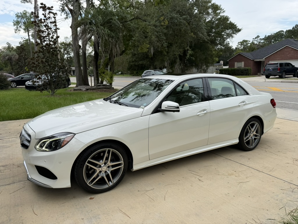 Used 2015 Mercedes-Benz E 400 Sedan image 2