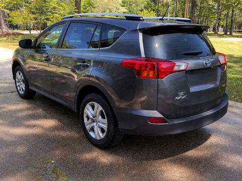 Used 2015 Toyota RAV4 LE image 2