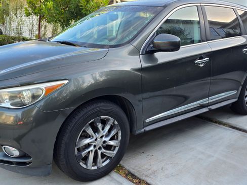Used 2013 INFINITI JX35 AWD w/ Premium Pkg image 4