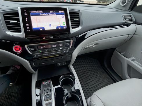 Used 2017 Honda Pilot Touring image 21