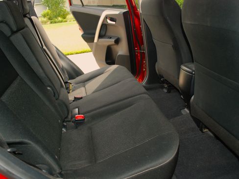 Used 2014 Toyota RAV4 XLE FWD image 13