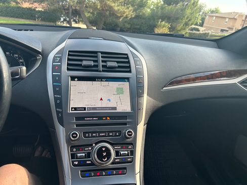 Used 2018 Lincoln MKZ Reserve w/ Luxury Package AWD/4WD image 12
