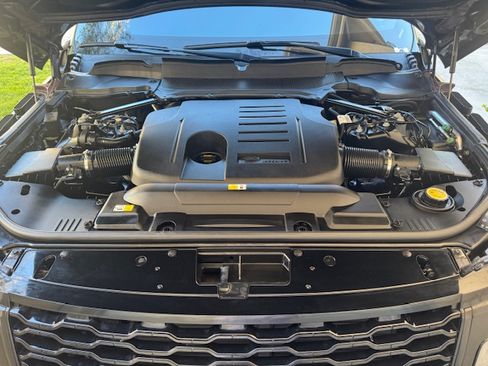 Used 2020 Land Rover Range Rover HSE image 12