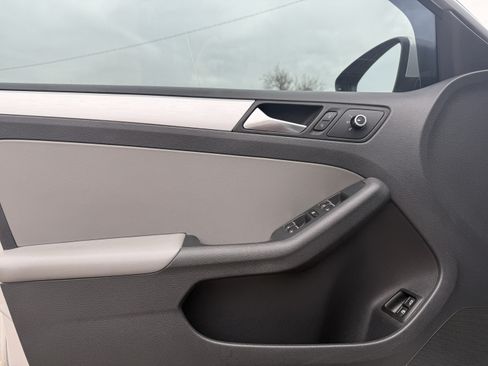 Used 2013 Volkswagen Jetta SEL Premium image 26