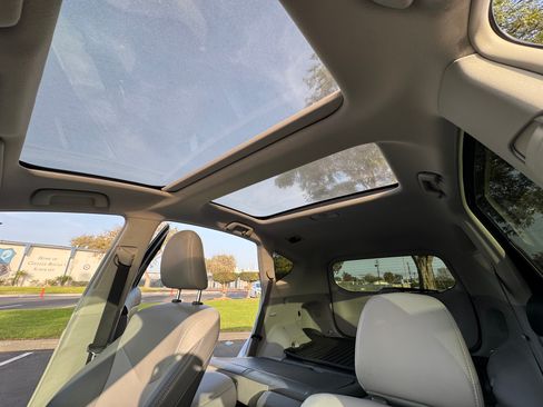 Used 2017 Toyota Prius V Five image 21