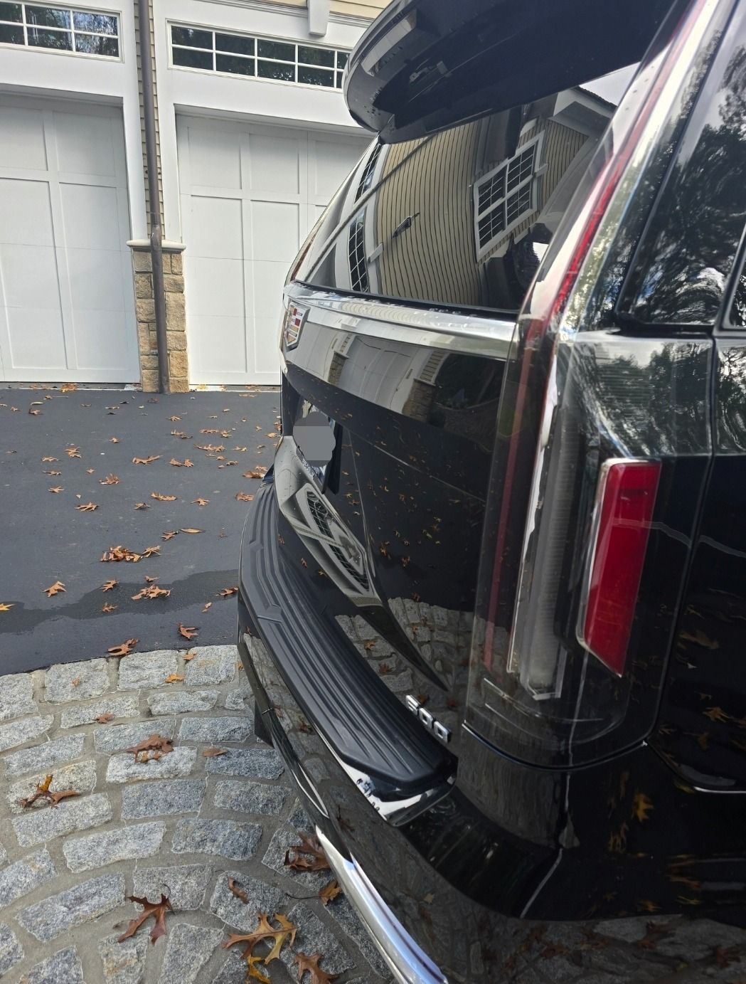 Used 2023 Cadillac Escalade ESV Premium Luxury w/ LPO, Floor Liner Package AWD/4WD image 5