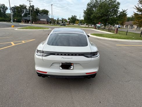 Used 2023 Porsche Panamera image 9