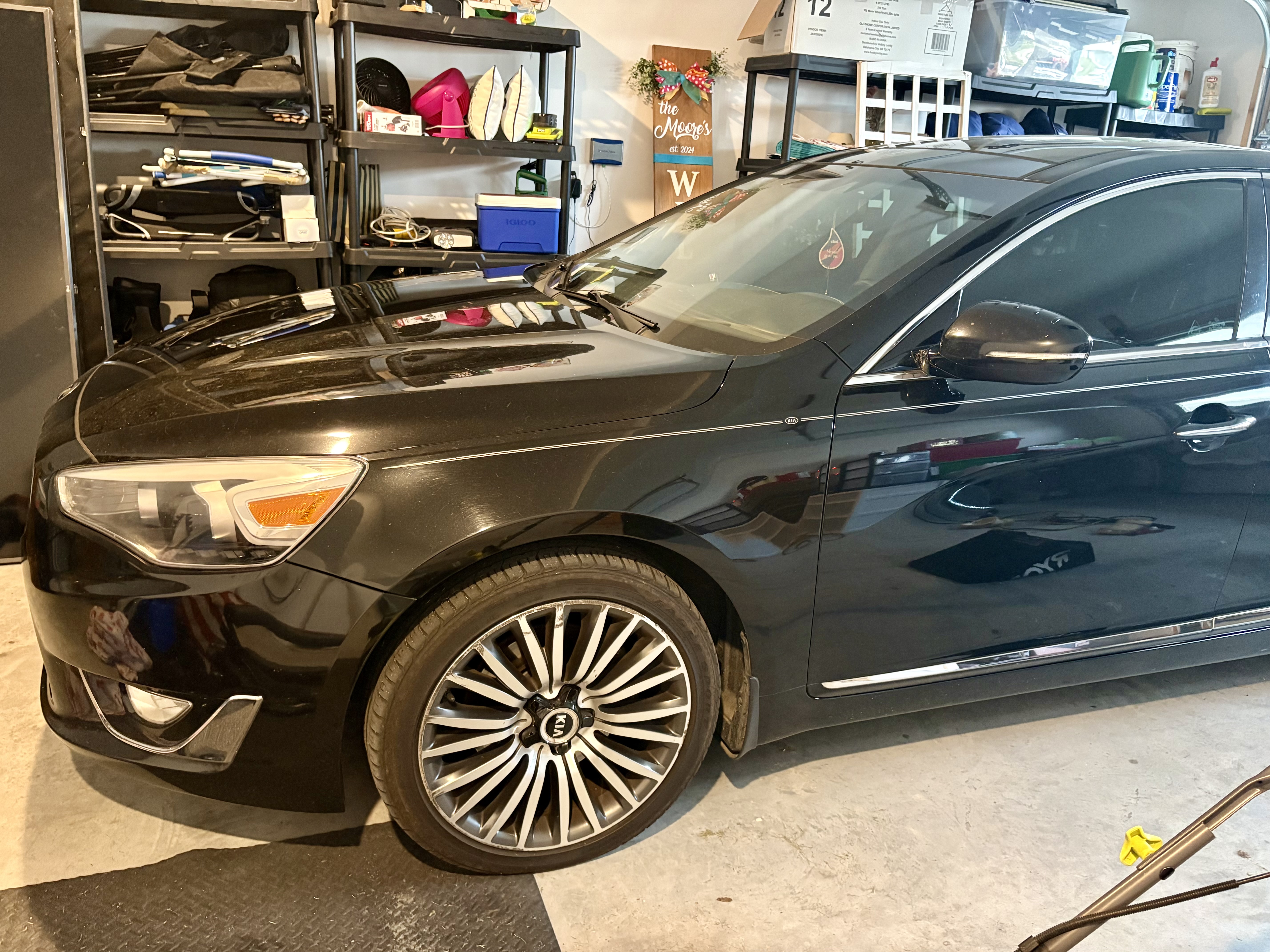 Used 2015 Kia Cadenza Premium w/ Technology Package FWD image 2