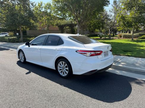 Used 2019 Toyota Camry LE FWD image 6