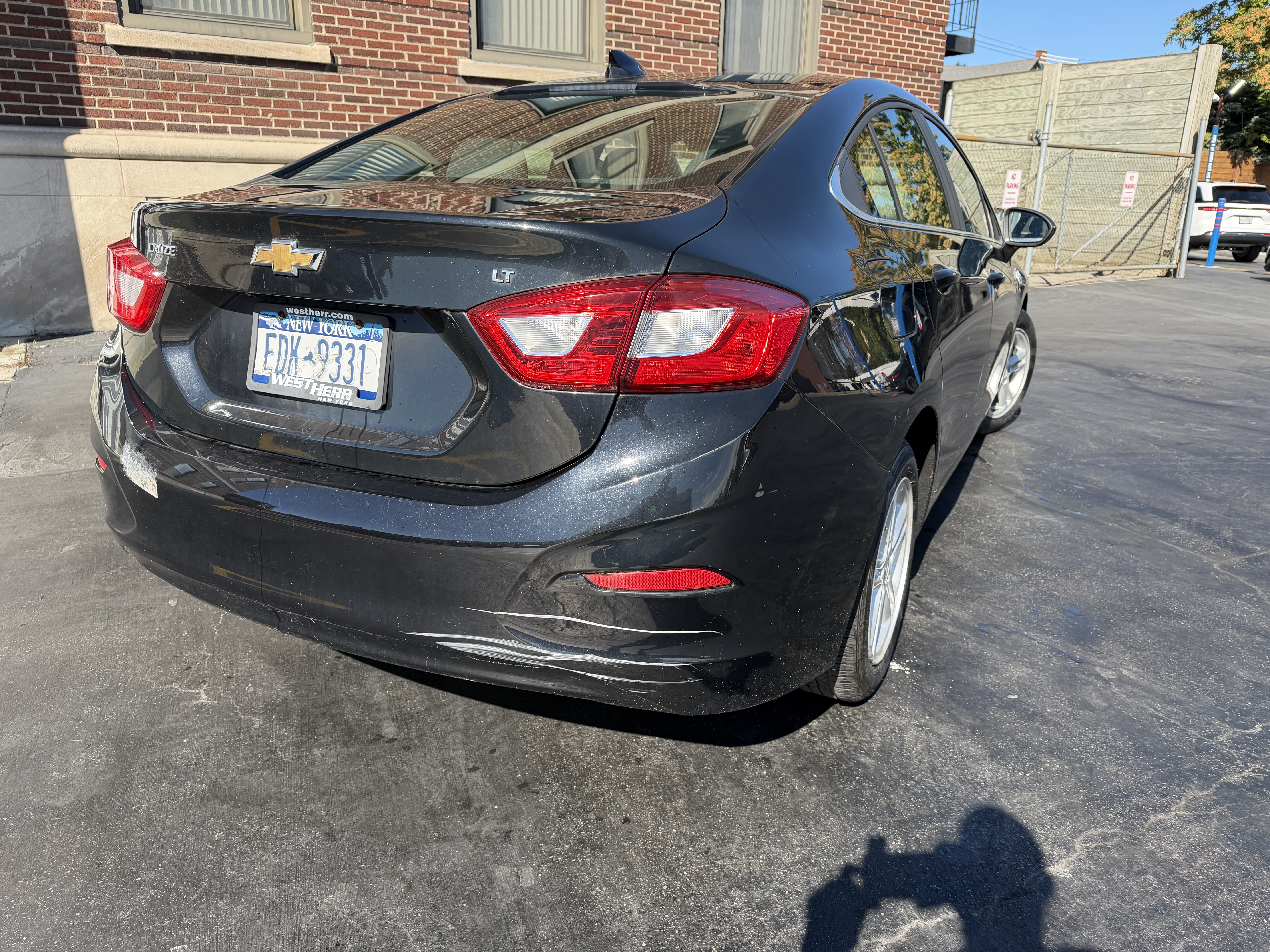 Used 2018 Chevrolet Cruze LT w/ Convenience Package FWD image 4