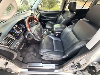 Used 2011 Lexus LX 570 4WD w/ Luxury Pkg image 4