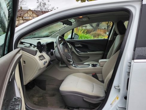 Used 2013 Chevrolet Volt w/ Comfort Package image 9