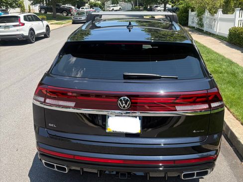 Used 2024 Volkswagen Atlas Cross Sport SEL R-Line w/ Adventure Package AWD/4WD image 5