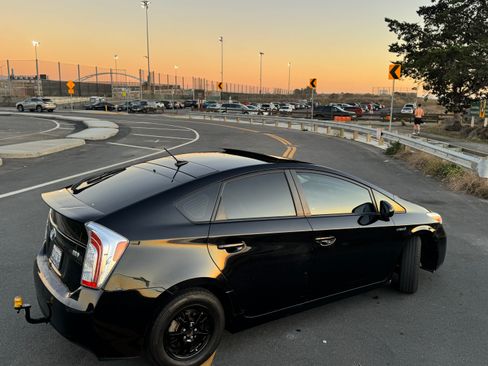 Used 2015 Toyota Prius Four image 6