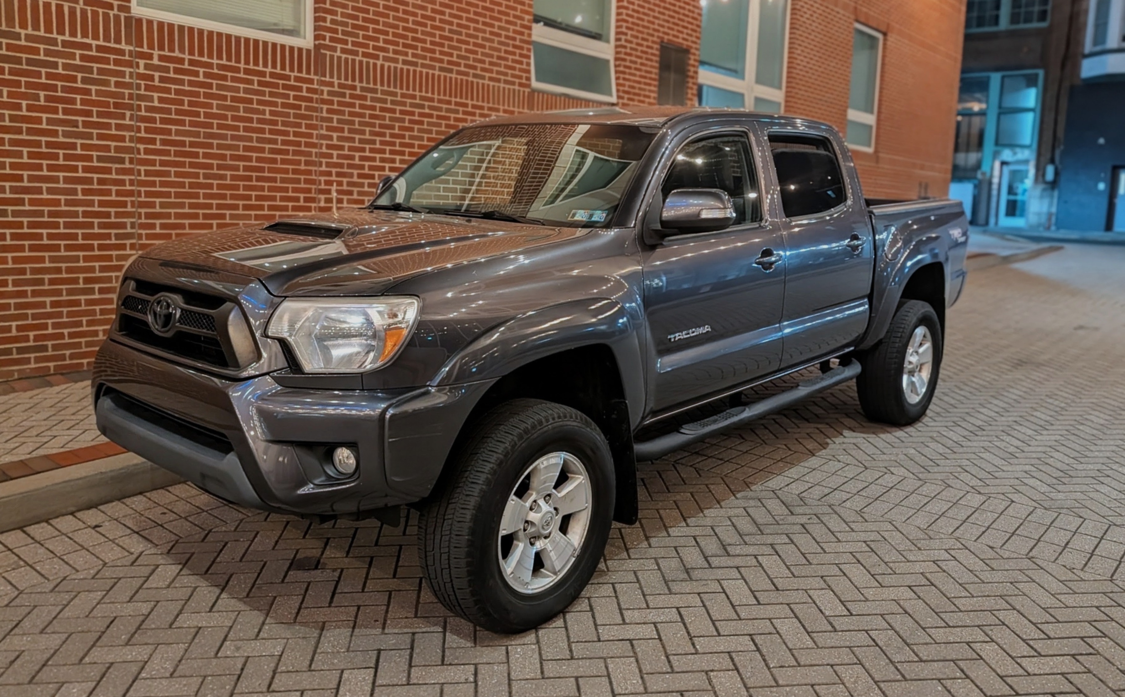 Used 2012 Toyota Tacoma 4x4 Double Cab w/ TRD Sport Pkg image 1