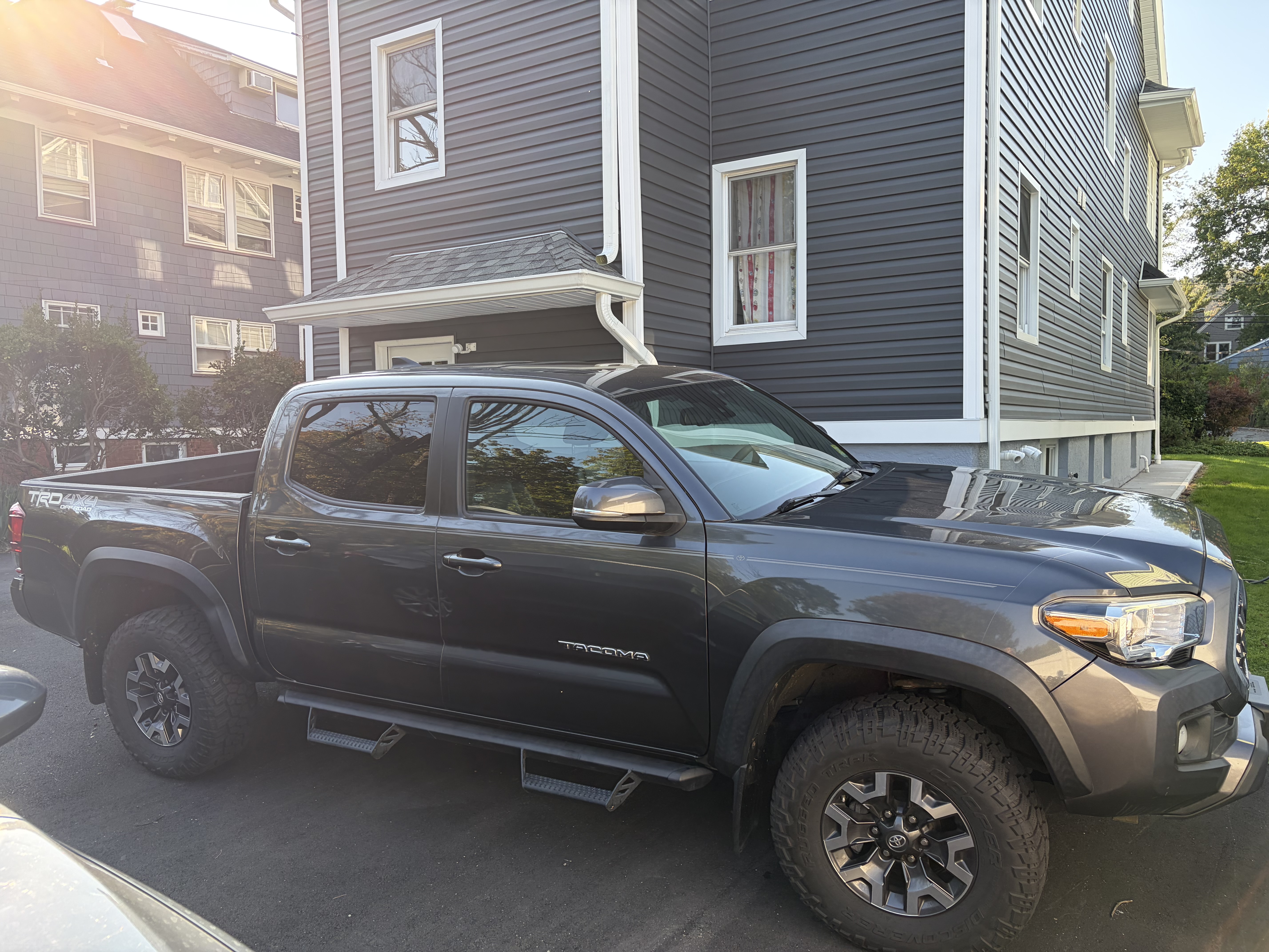 Used 2018 Toyota Tacoma TRD Off-Road AWD/4WD image 1