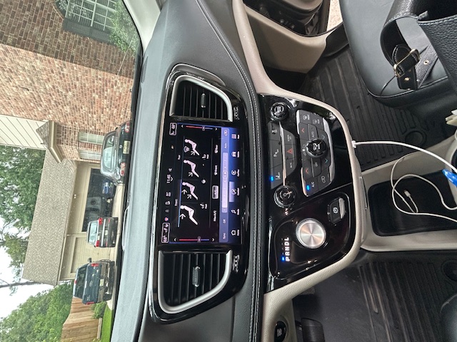 Used 2022 Chrysler Pacifica Touring-L FWD image 9