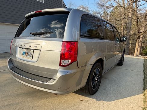 Used 2018 Dodge Grand Caravan SE FWD image 31