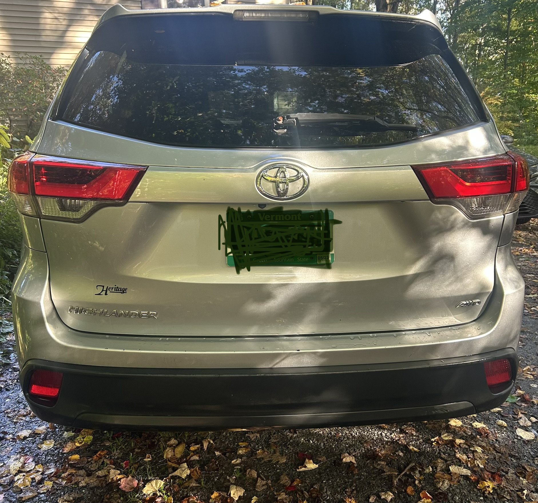 Used 2017 Toyota Highlander LE AWD/4WD image 4