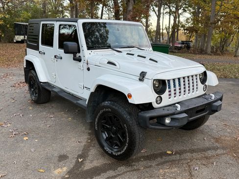 Used 2014 Jeep Wrangler Unlimited Sahara w/ Connectivity Group image 2