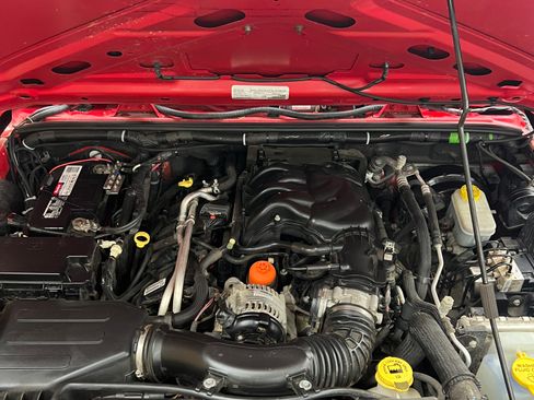 Used 2018 Jeep Wrangler Unlimited Sport S image 9