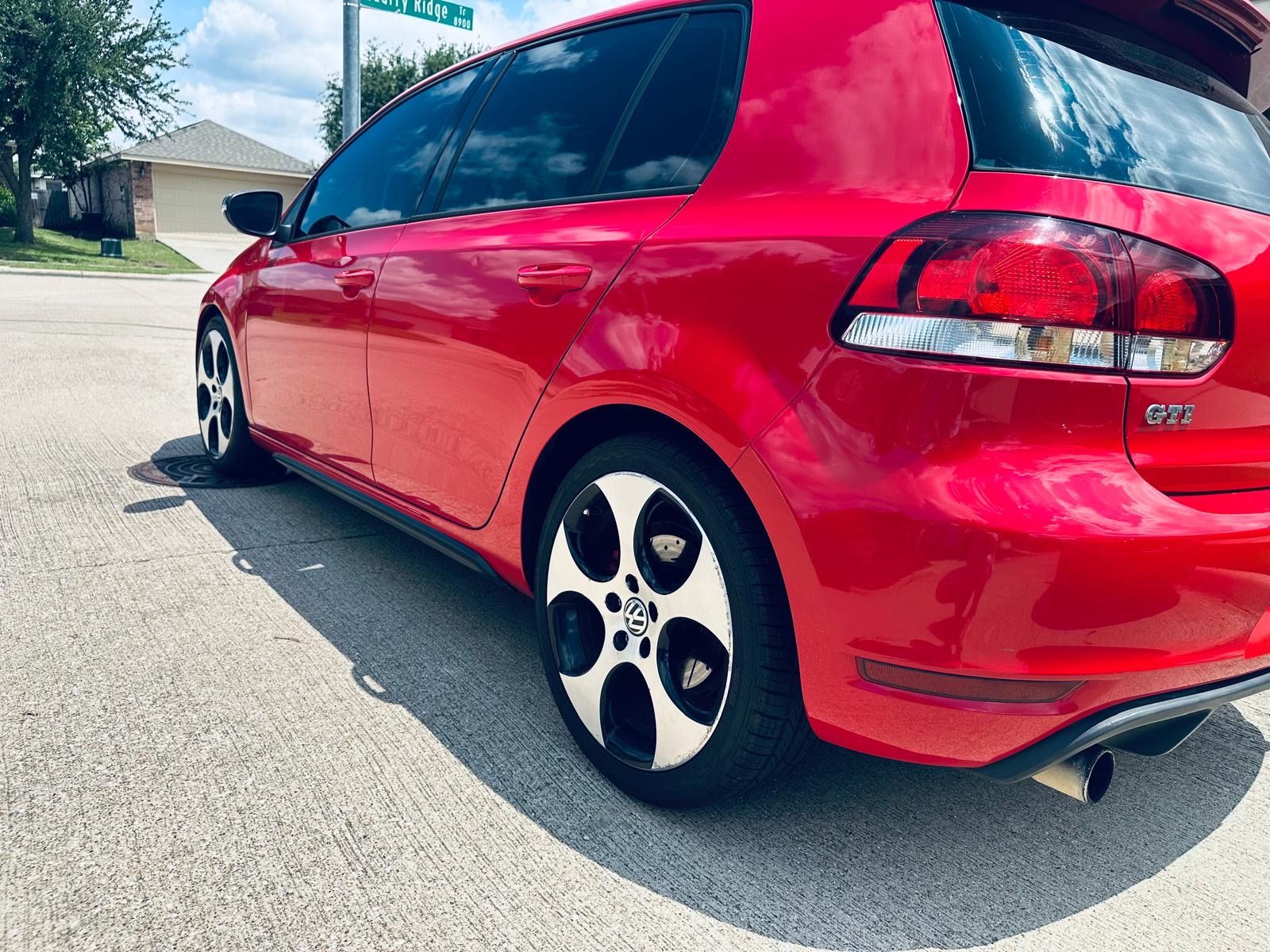 Used 2012 Volkswagen GTI 4-Door FWD image 2