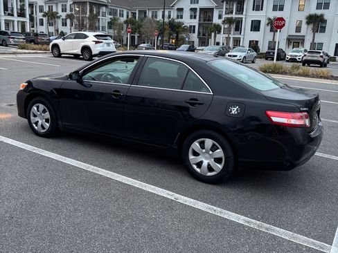 Used 2011 Toyota Camry LE image 6