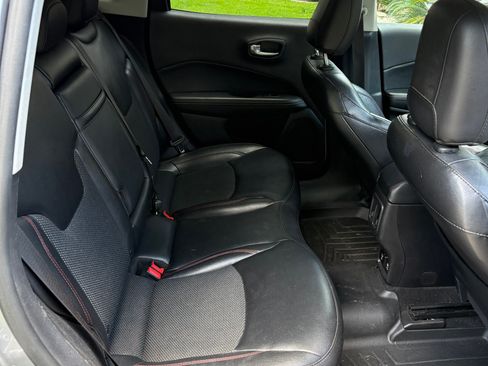 Used 2019 Jeep Compass Trailhawk AWD/4WD image 8