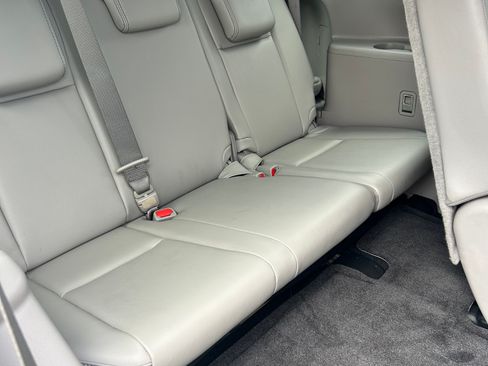 Used 2018 Toyota Highlander XLE AWD/4WD image 12