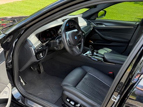 Used 2023 BMW M550i xDrive w/ Dynamic Handling Package AWD/4WD image 9