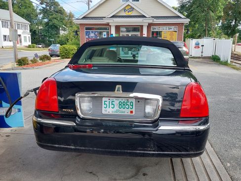 Used 2007 Lincoln Town Car Designer Series image 5