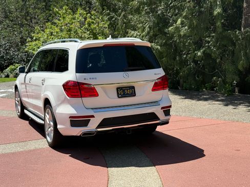 Used 2016 Mercedes-Benz GL 550 4MATIC image 14
