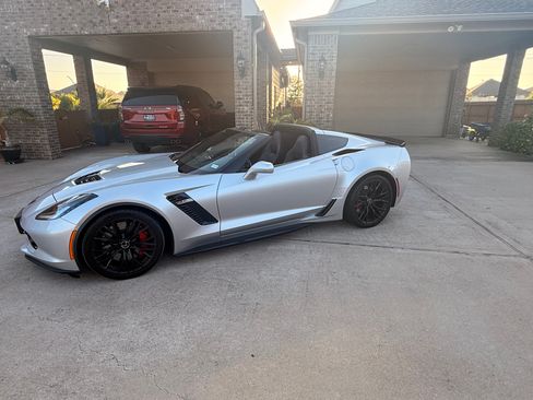 Used 2019 Chevrolet Corvette Z06 RWD image 1