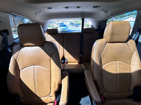 Used 2014 Chevrolet Traverse LT image 8