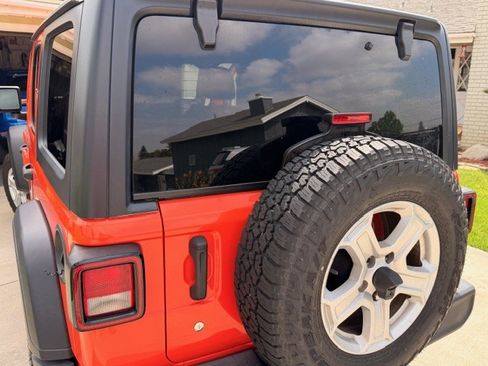 Used 2019 Jeep Wrangler Unlimited Sport S image 4